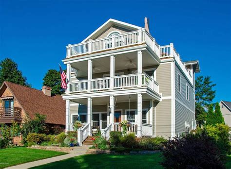 Realtor in St Joseph, MI 49085 .